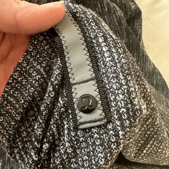 Lululemon Vinyasa Scarf - Picture 2 of 11